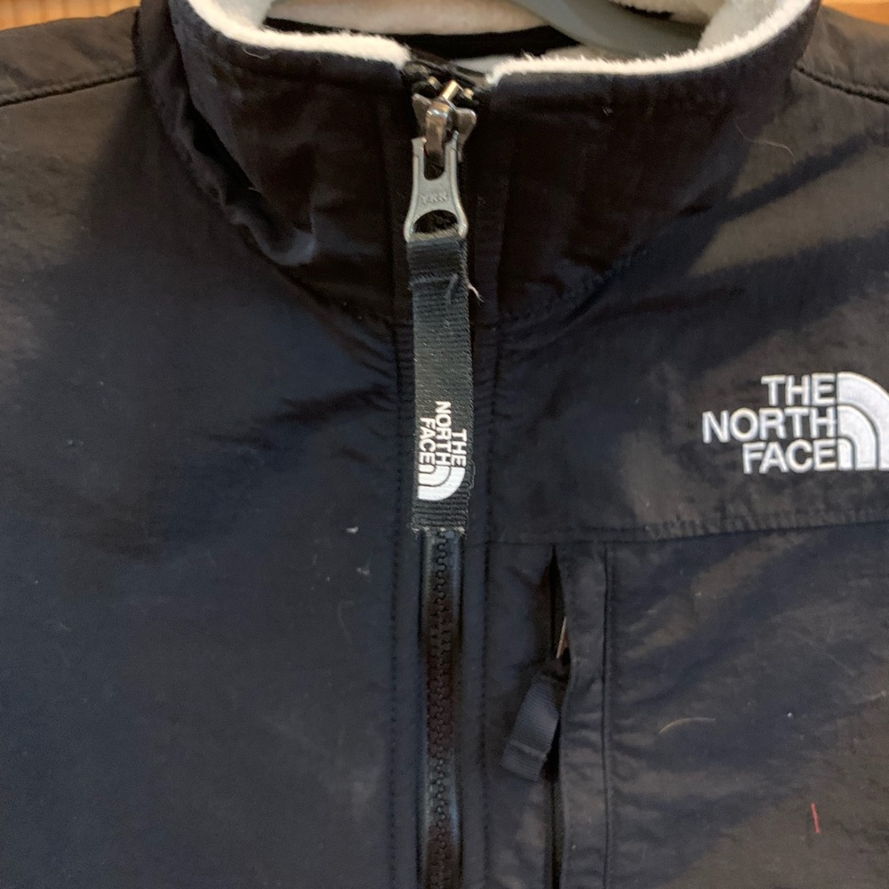 The North Face Black and White Jacket
Size Youth Large - Picture 8 of 8